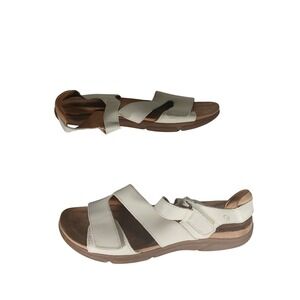 Easy Spirit Semavey Sandal 9M White Leather Strappy Comfort Walking Z1004